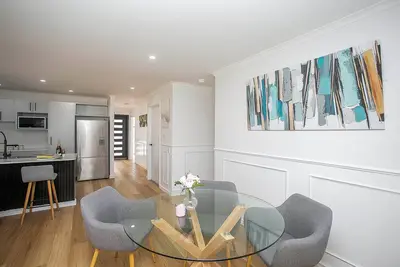 Image de Coast Luxury Modern Retreat or for Insurance Claim