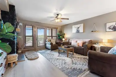 Image de 2 bed lake condo, Resort Amenities, Ticket & Golf Discounts, just 2 minutes to Silver Dollar City