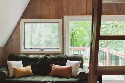 Image de A-frame, 3-bedroom, mountain and river retreat