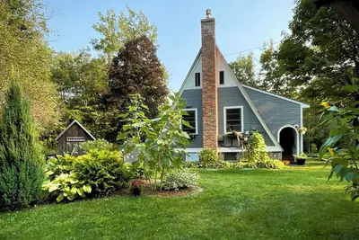 Image de On the River A-Frame. Cozy 4 season river, lake and ski retreat.