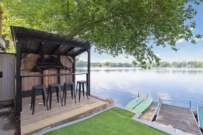Image de The Black Marlin Lakehouse - Brighton Mi Waterfront Cottage