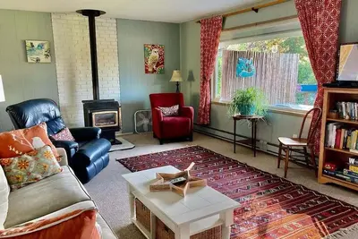 Image de 2-Bedroom Home on Large Property - Walk to the Beach! No Cleaning Fee!