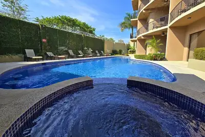 Image de Spacious 3br Condo, Poolside Patio, Walk to Beach, Great for Families & Groups