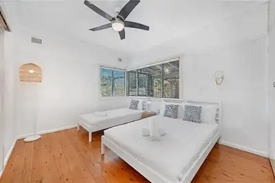 Image de Sans Souci | 4-Bedroom Home Near Beach