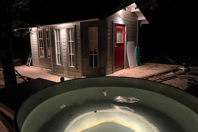Image de Maison avec jacuzzi sauna à 300 mètres du lac Bateau inclus