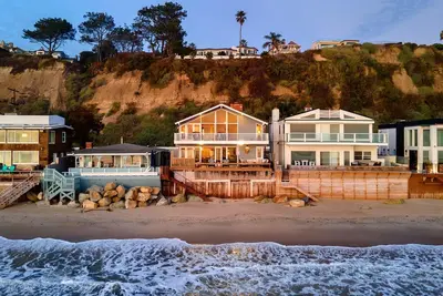 Image de Unbeatable Beachfront Bliss w/ Ocean Views, Luxe Interiors & Patio | Beach Road