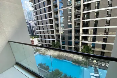 Image de Modern Furnished One-Bedroom Apartment
