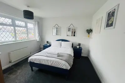 Image de Large spacious bungalow, parking for 4 cars, pets welcome!