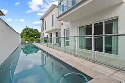 Image de 5Beds Luxu Home w/ Pool & A/C Conveniently Located