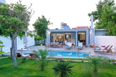 Image de Belle Helene Villa in beautiful Kalamaki, Chania with private pool & Jacuzzi