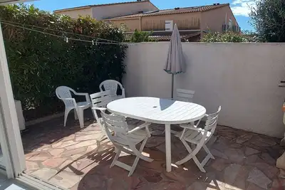Image de Maison mitoyenne climatisée, piscine, 6 couchages, parking privé, proche plage