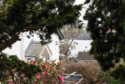 Cosy Cottage 50m to creekside near Truro & Falmouth