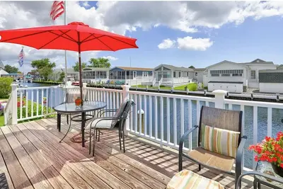 Image de Tranquil waterfront retreat - Dogs welcome, fast WiFi, off-season discounts