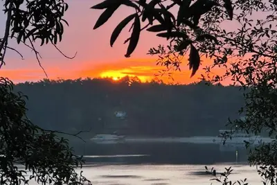 Image de Relax on Crystal Lake only 20 min to Panama City, hiking, preserves & parks.