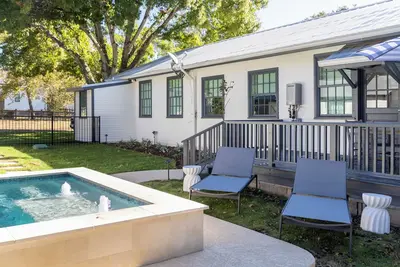 Image de Plunge Pool + Fire Pit! One block from Henkel Square in Round Top | Kobza Haus+Cottage