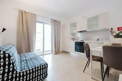 This apartment is a 2 bedroom(s), 1 bathrooms, located in Tas-Sliema, null.