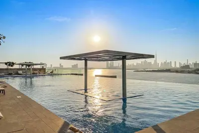 Image de Spacious Dubai Apartment with Water Views and Luxury Amenities