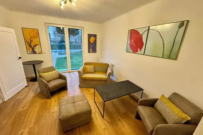 Image de House with garden and pool near the Danube in Vienna. Quiet location. In the middle of the leisure area