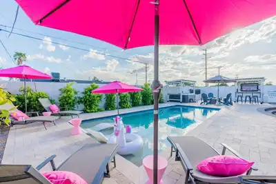 Image de The Outlaw I Heated Pool + Hot Tub, Bar & More!