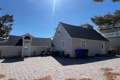 Image de Ekupp116 | Deauville Beach Seashore Cape sleeps 8! 8 Badges - Pets! by Shore Points Vacations