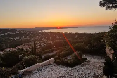 Appartement vue sur baie de Cavalaire\nIdeal pour se ressourcer
