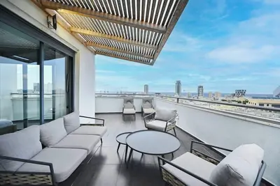Image de Modern 2 Br Duplex Penthouse with Sea View by HolyGuest