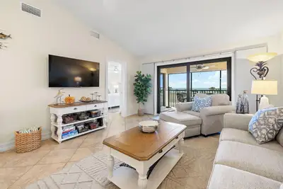 Image de Sandpiper Beach 205, 2 Bedroom, Updated Unit with Gulf Views
