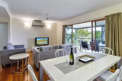 Image de Heliconia Grove 13