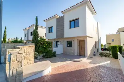 Image de Two bedroom modern townhouse in Coral Bay, 5 minutes from Coralia Beach!