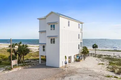 Image de Brand New Build, Unobstructed Views, Private Pool, Pet-Friendly!