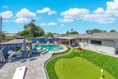 Image de Lush Life Pool + Spa, Golf & More!