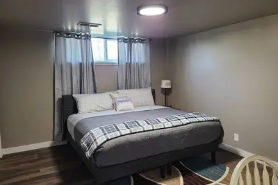 Image de No Cleaning Fee! Byu Creamery, W/D, 65\" Tv, King