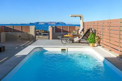 Image de Zoe Luxury Seafront Villa with Heatable Pool, Villa