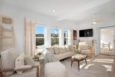 Image de Jellyfish Cottage: Dog-Friendly Boho Elegance with Ocean Views