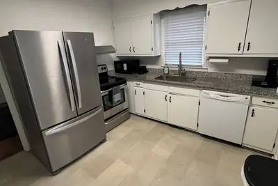 Image de Charming 2-bedroom house in terrific Milledgeville with WiFi, Ac