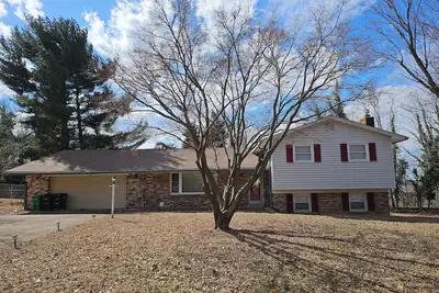 Image de Spacious 4-bedroom house in nice Oxon Hill with WiFi, fitness room