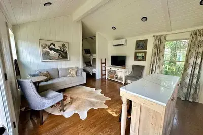 Image de Charming Cottage in Heart of Franklin, Tn