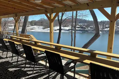 Image de Boone Dockers-3 bed\/2 bath lake front house with amazing views\/lake access.