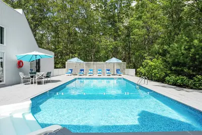 Image de Expansive East Hampton Home, Centrally Located, Pool & Tennis, Great for. . .