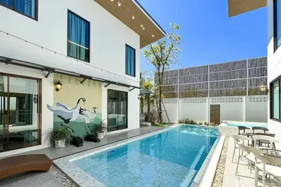 Image de 8 Bedroom Luxury Pool Villa near Golf Courses