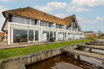 Image de Manor house with character and views over Lake Heeger