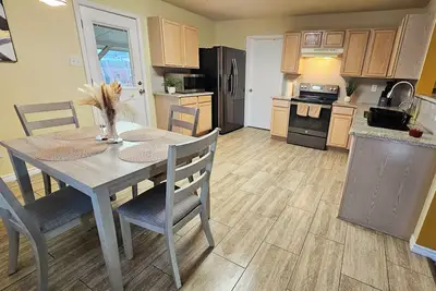 Image de Tranquil Retreat with Community Pool & Scenic yard