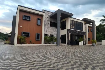 Image de Spacious Luxury villa with 10 bedrooms and WiFi, Ac in peaceful Drax Hall Estate