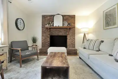 Image de Travelers Rest Cottage near Swamp Rabbit Trail