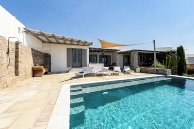Image de Stunning 4-Bdr family villa near Golden Beach!