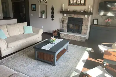 Image de Spacious 5-Bedroom Home in Quiet Neighborhood