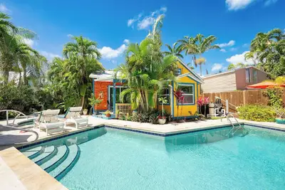 Image de The Secret Garden - Quaint 2 Bedroom / 2 Bath Cottage with Shared Pool & Hot Tub