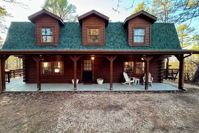 Image de Charming 3-bedroom cabin with King Beds with Hot Tub in tranquil Eureka Springs