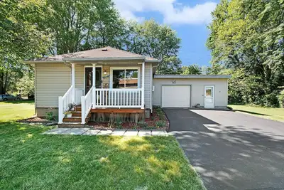 Image de No Cleaning Fee! Cozy Cottage in Dunes National Park, Beverly Shores Indiana.
