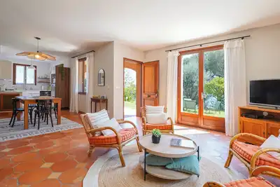 Image de A 5 minutes de Monaco, grand rez de jardin dans villa néo provençale, vue mer
